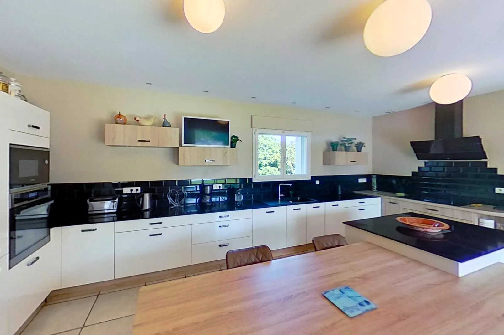Villa - L'ISLE-SUR-LA-SORGUE-Kitchen