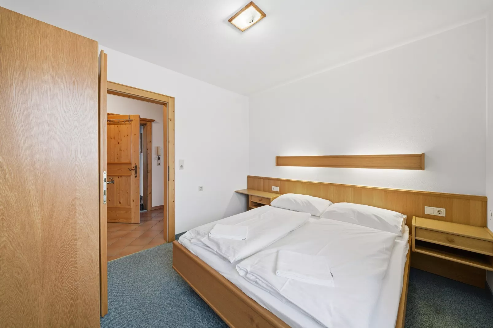 Apartment "Sonnberg & Schattberg"-Bedroom