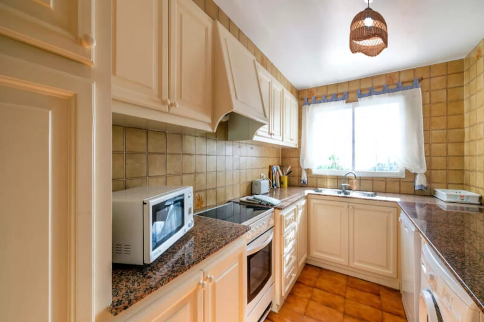 Maison à Son Bou-Image-tags.