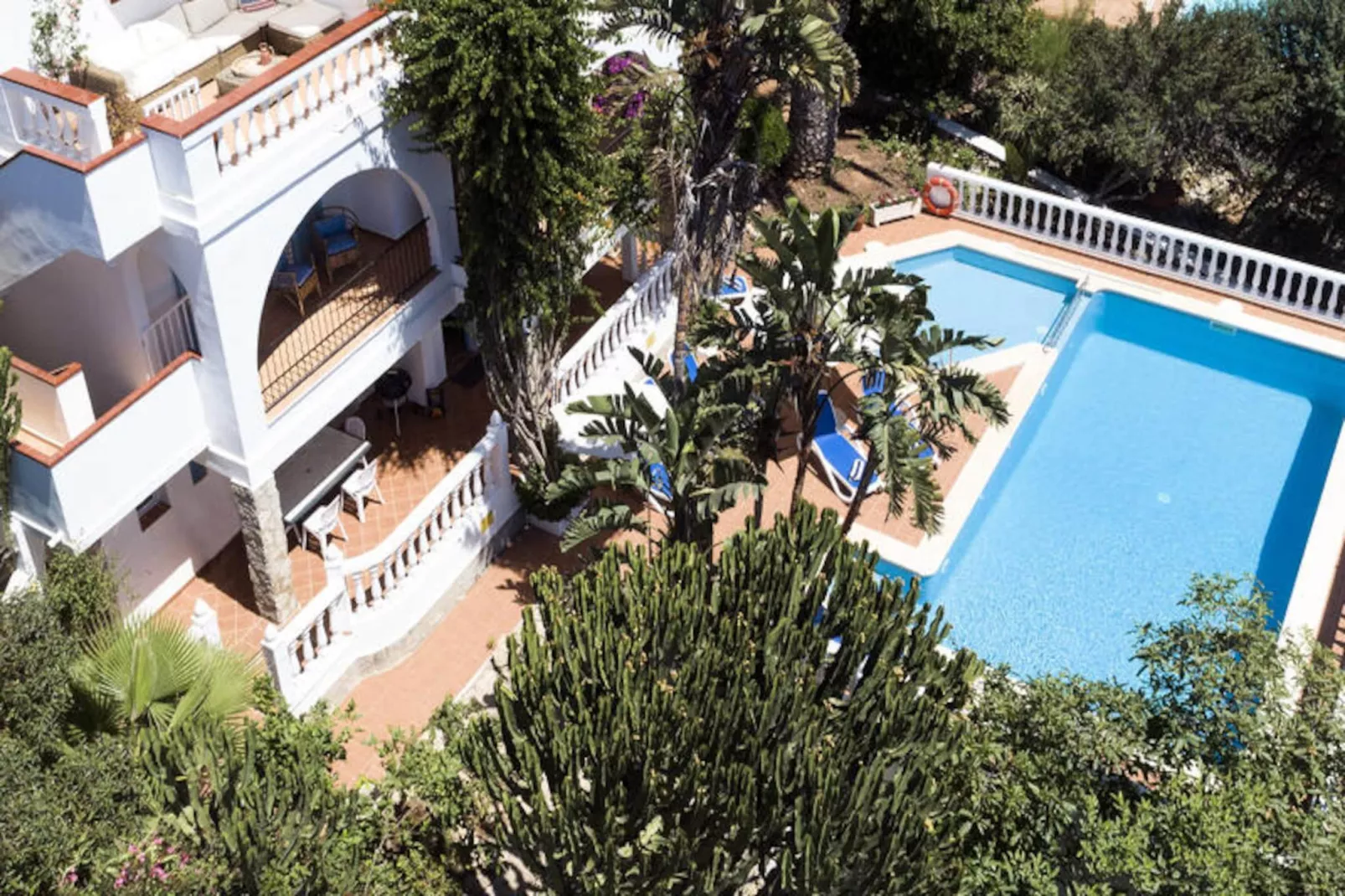 Maison à Son Bou-Image-tags.