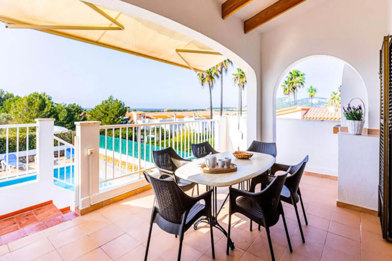 Maison à Son Bou-Image-tags.