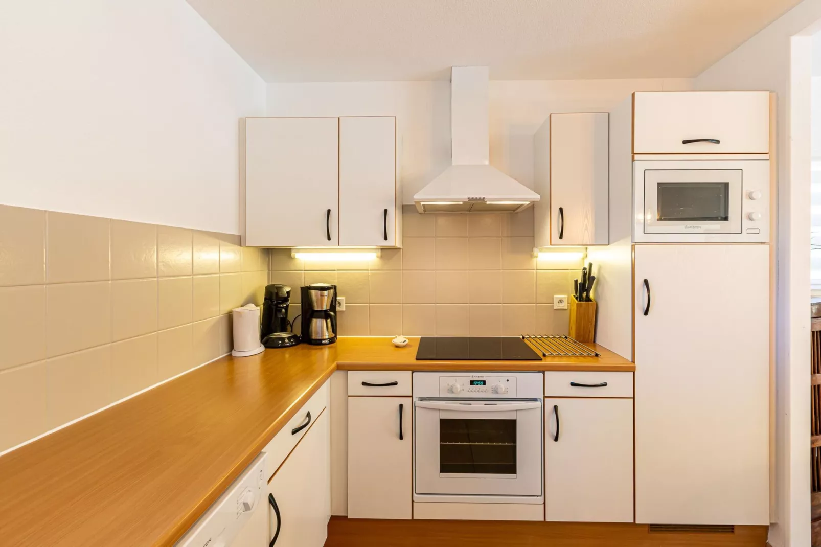 Sophora 6 with pool-Kitchen