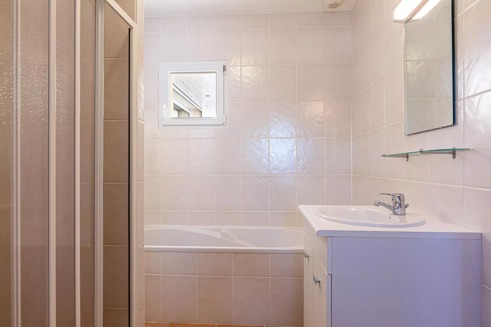 Sophora 6 with pool-Bathroom