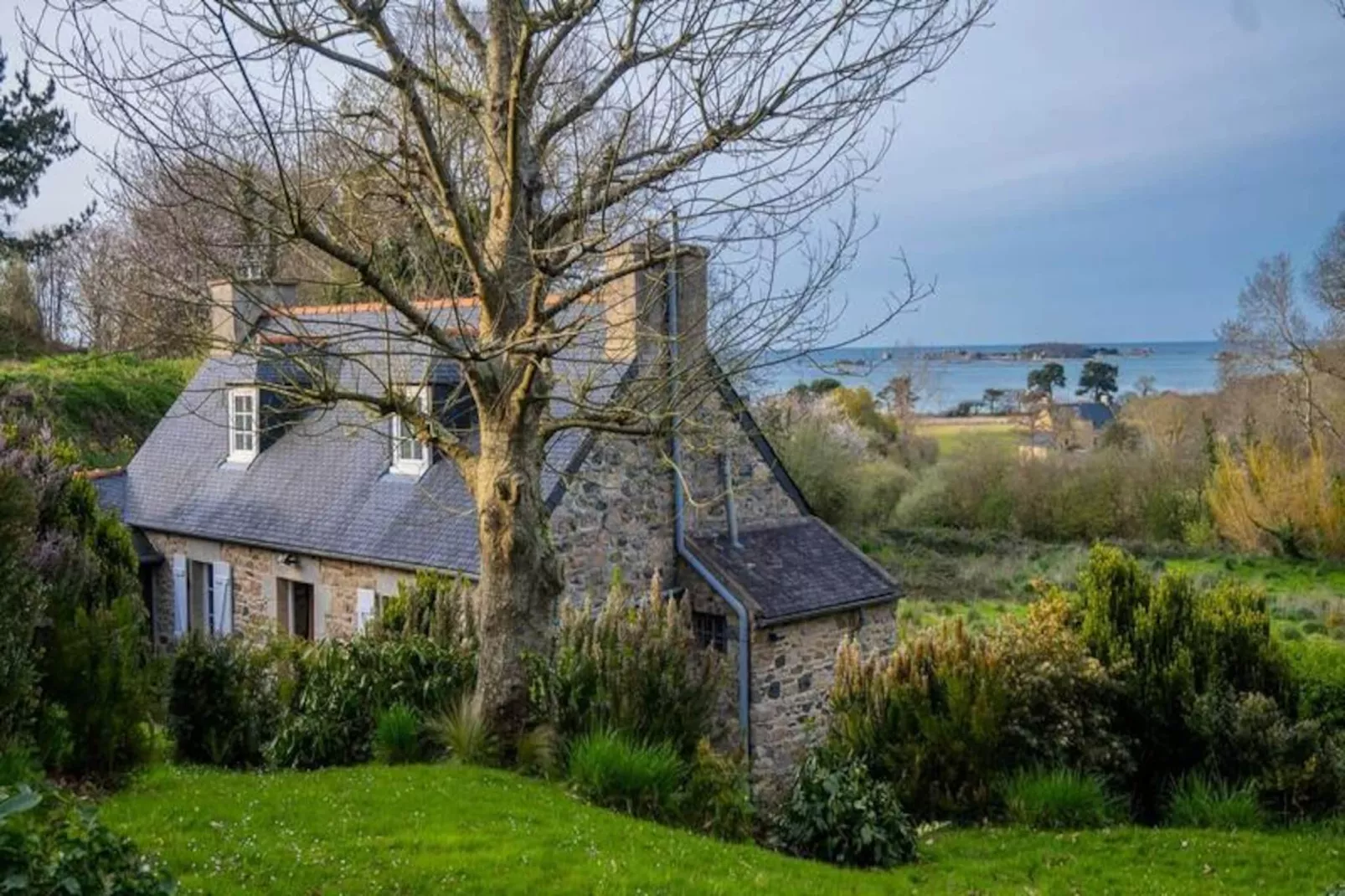 Maison à Plougrescant-Image-tags.