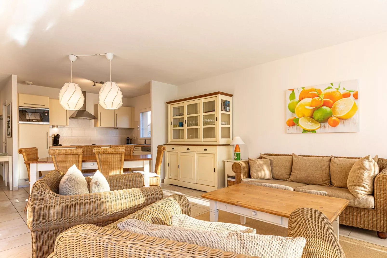 Acacia 6 with pool-Living room
