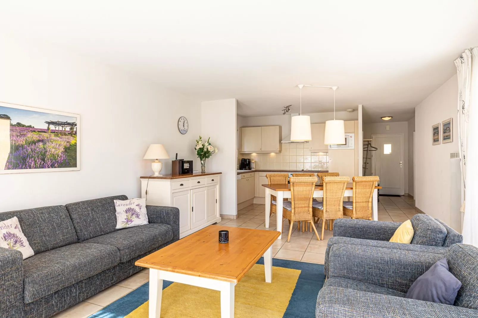 Acacia 6 with pool-Living room