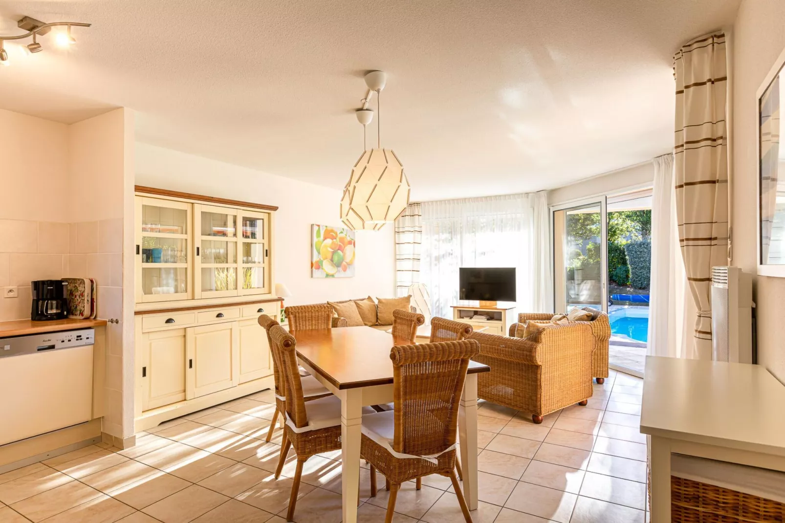 Acacia 6 with pool-Dining room