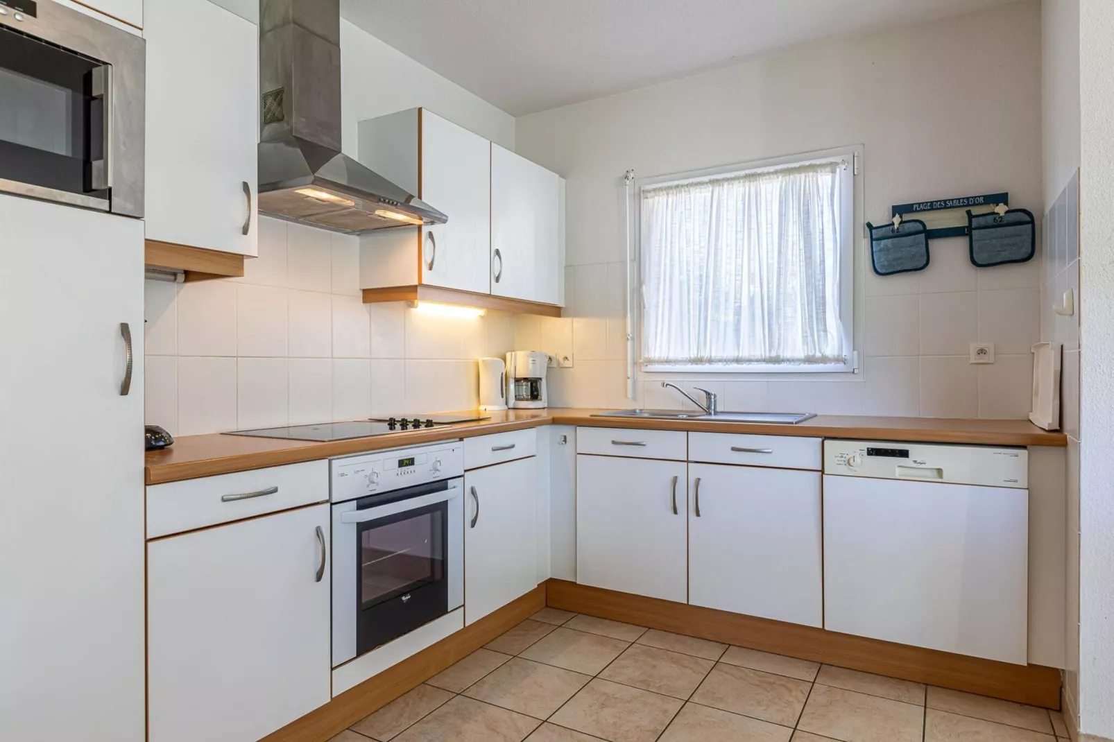 Acacia 6 with pool-Kitchen