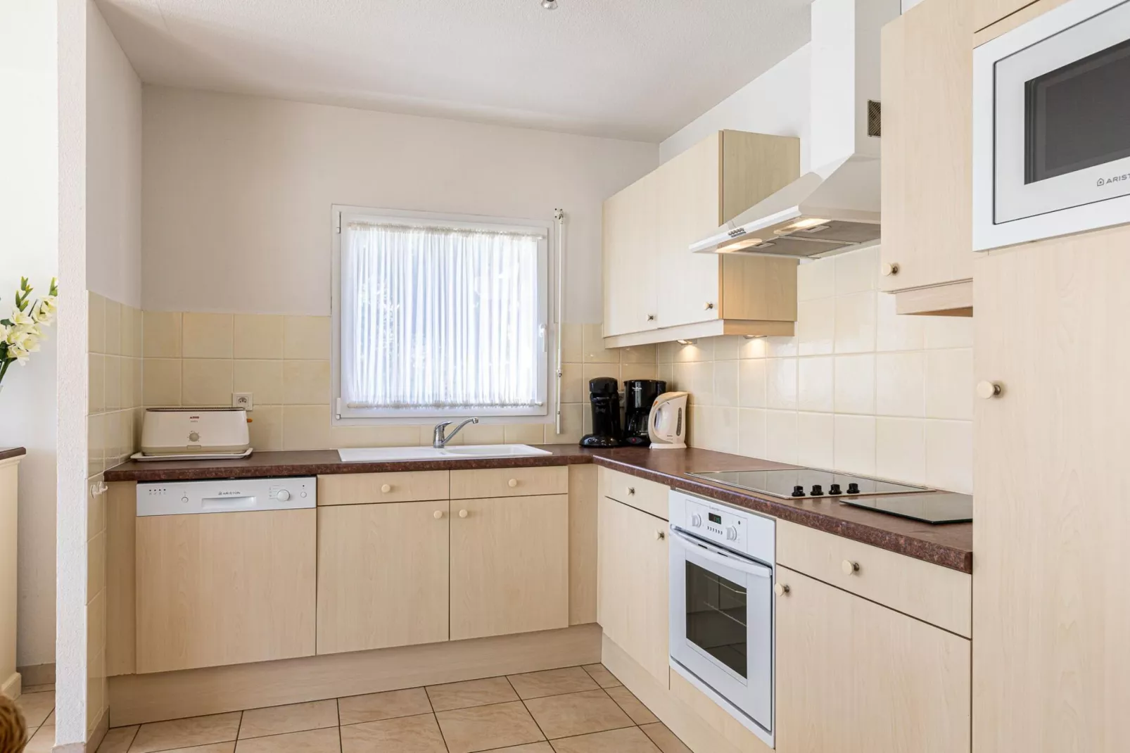 Acacia 6 with pool-Kitchen