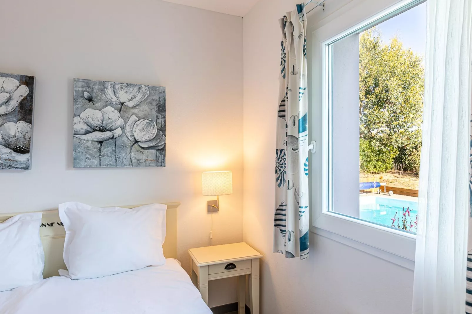 Acacia 6 with pool-Bedroom
