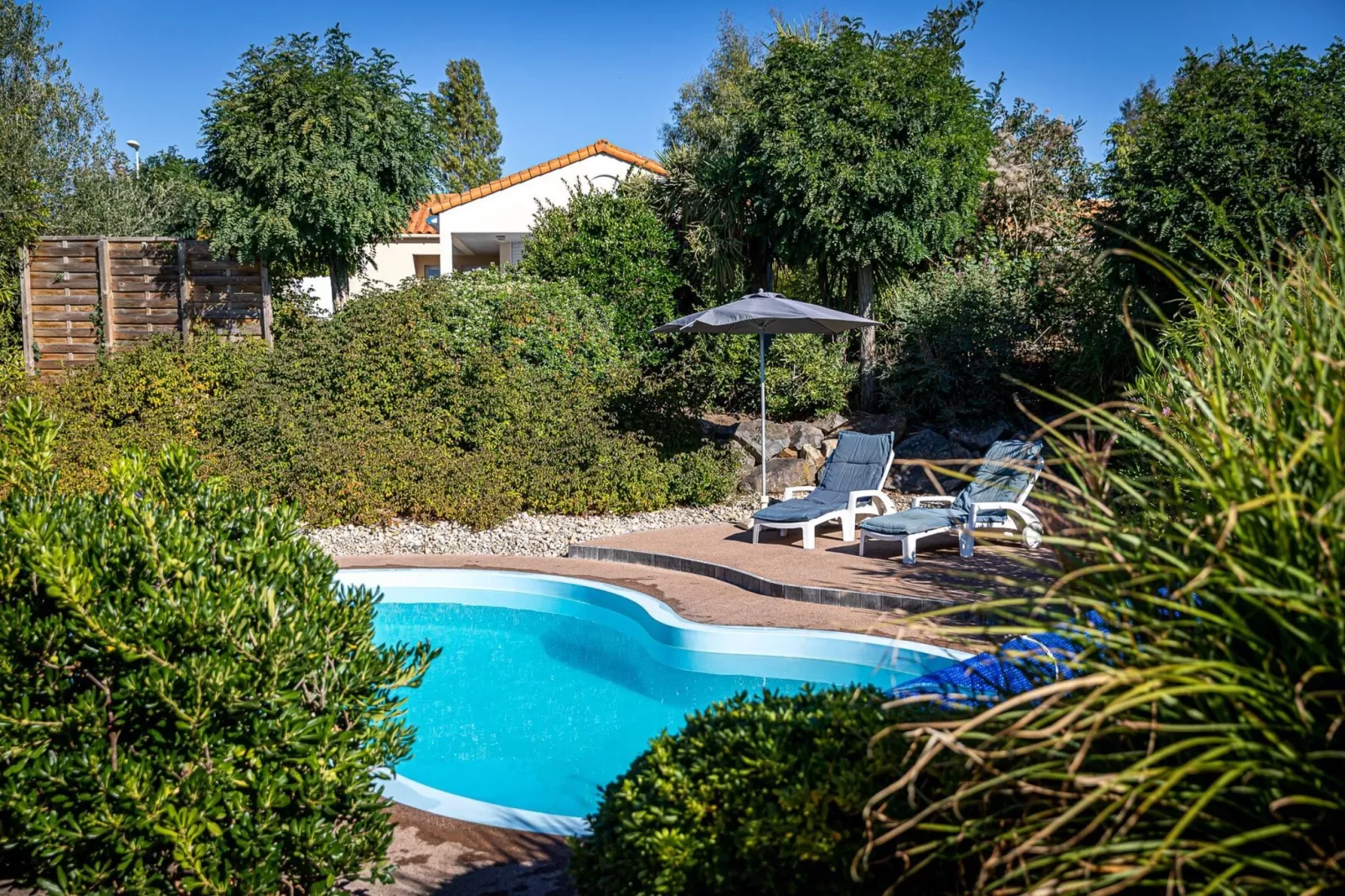 Acacia 6 with pool-Gardens summer