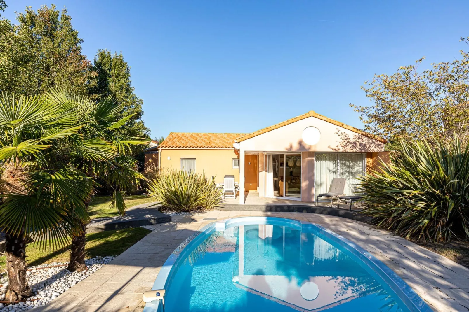 Acacia 6 with pool-Exterior summer