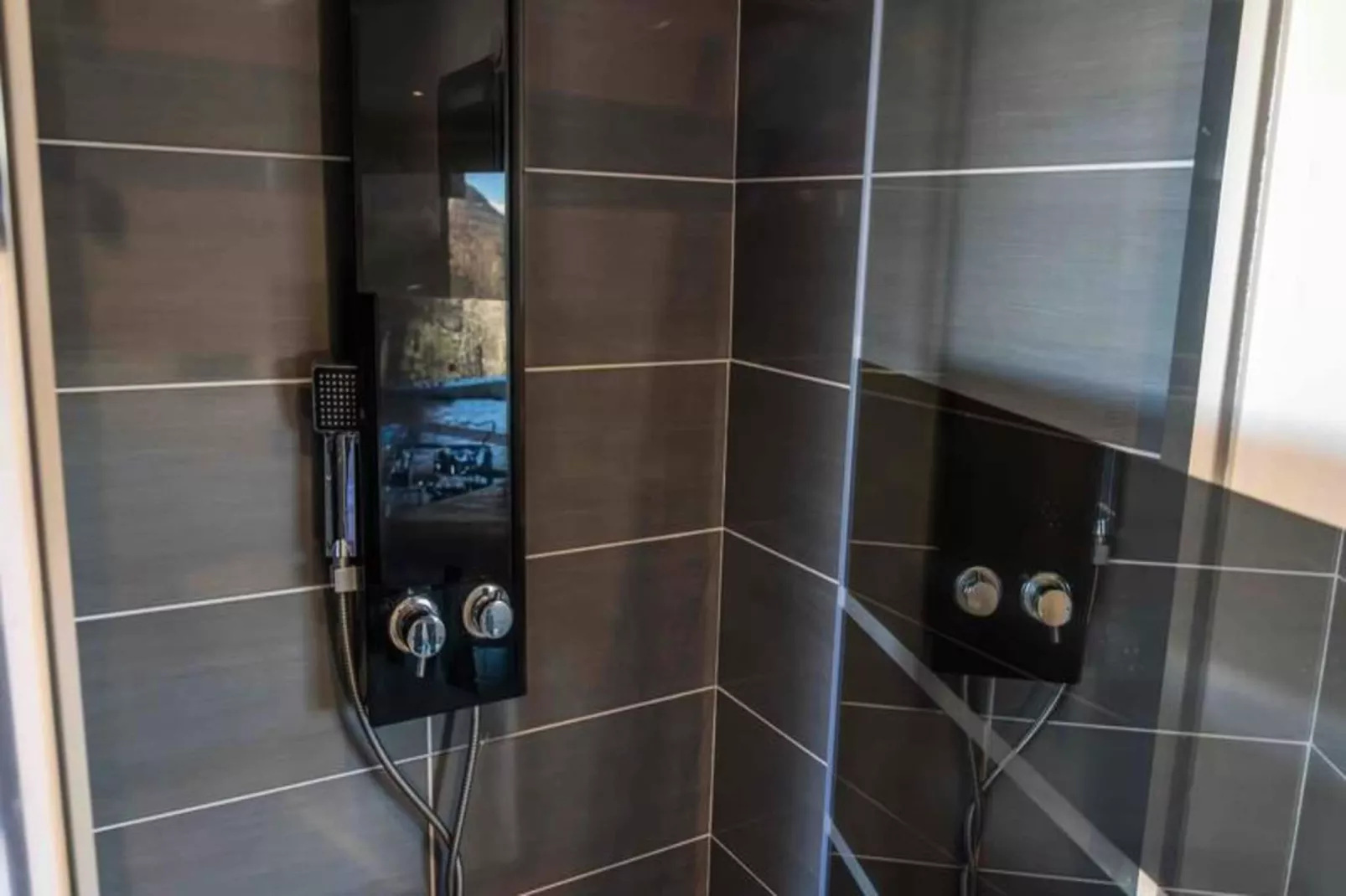 Résidence Pramouton-Salle de bain