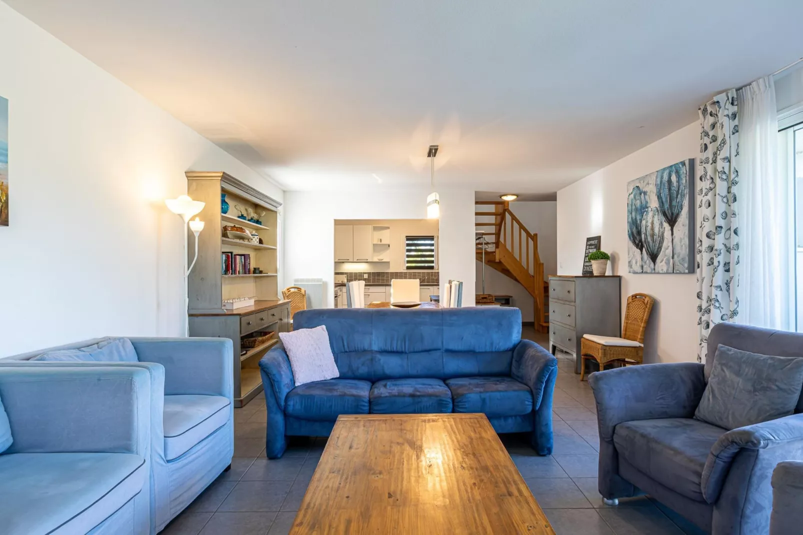 Sophora 8 with pool-Living room