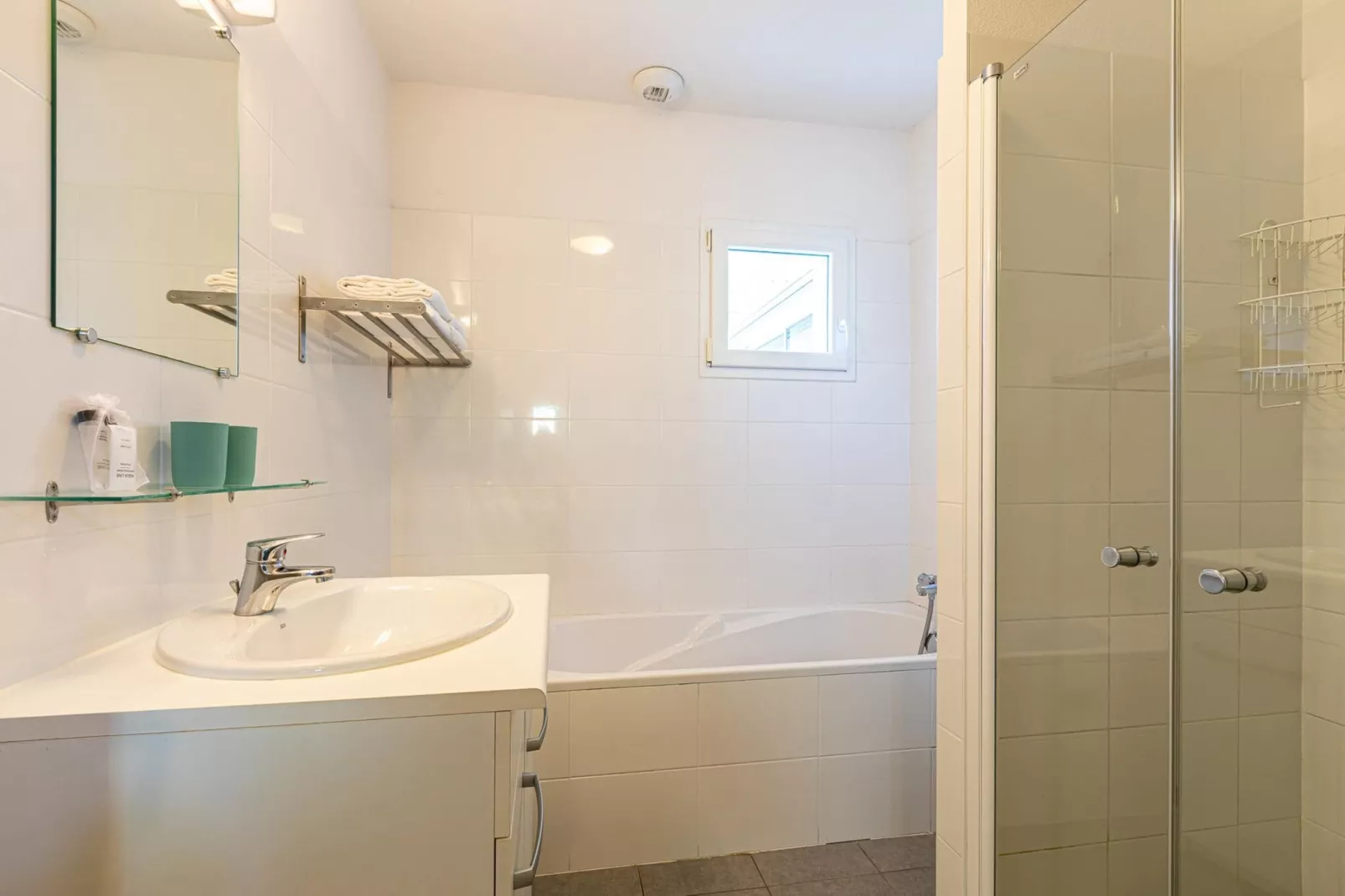 Sophora 8 with pool-Bathroom