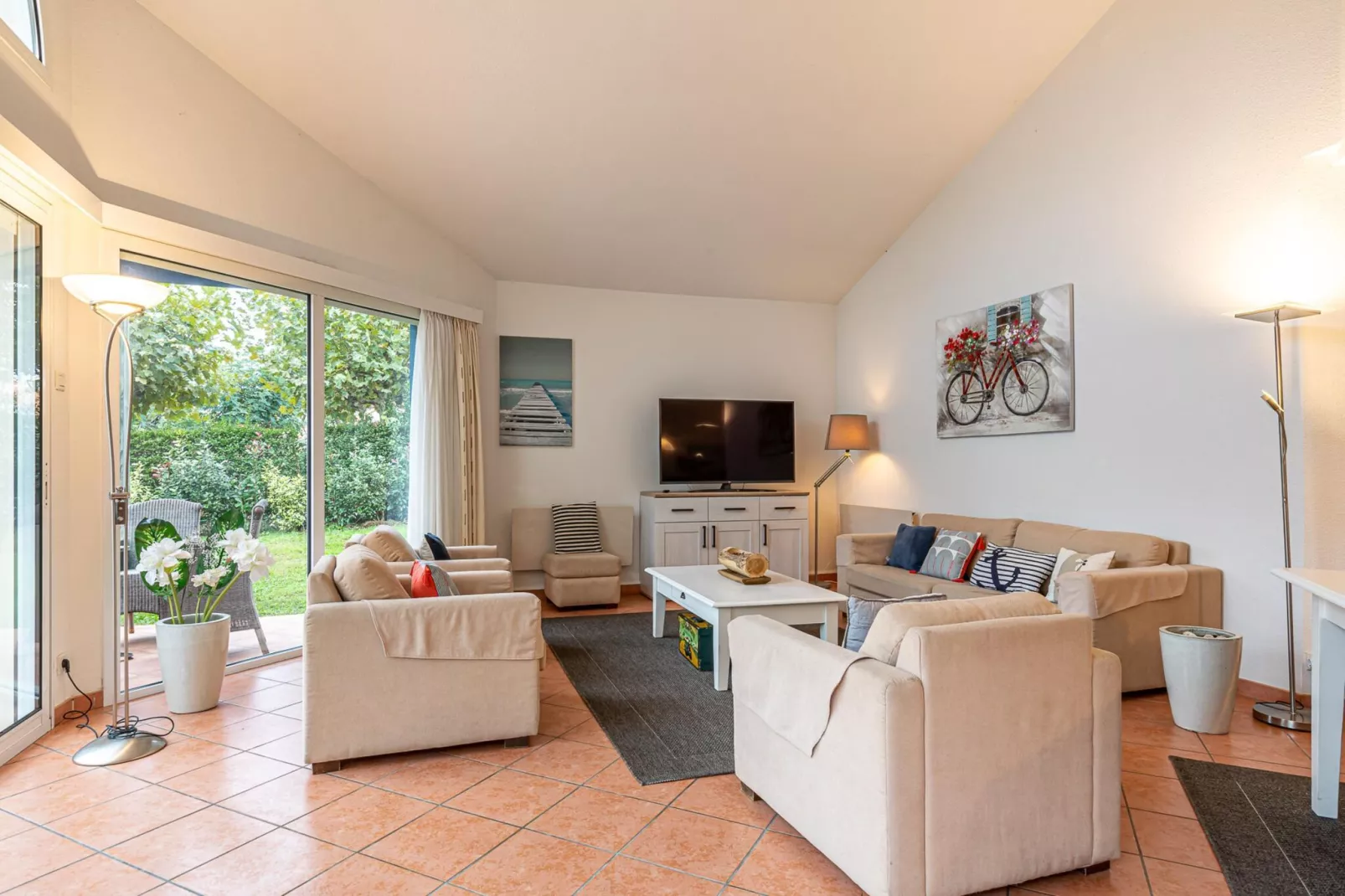 Sequoia 8 with pool-Living room