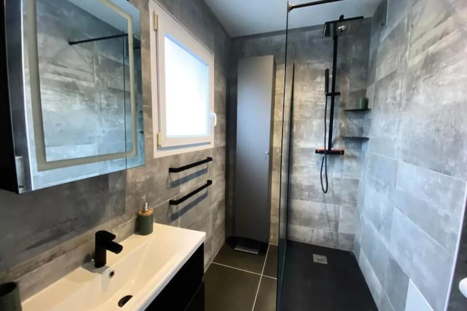 06az - Appartement Avec Terrasse 10min Du Palais-Image-tags.