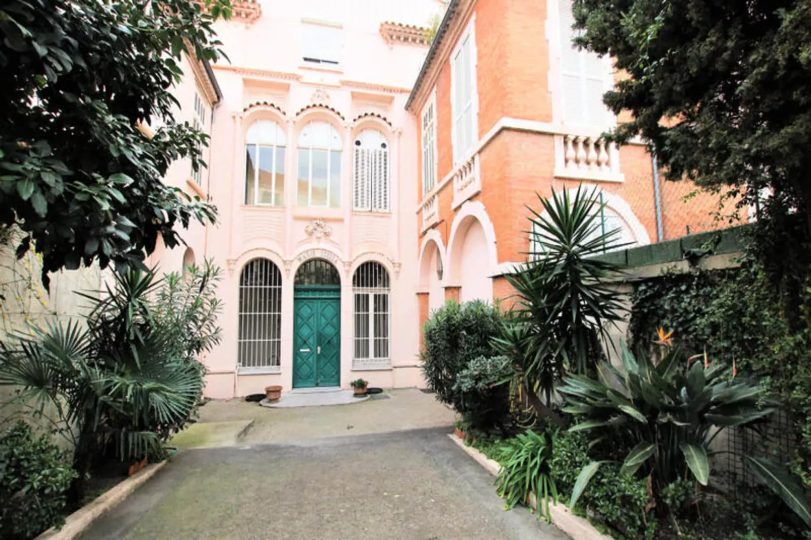 Résidence Appartement 145 M2 Face &agrave; La Mer / Acc&egrave;s Priv&eacute; &agrave; La Mer-Exterior in summer