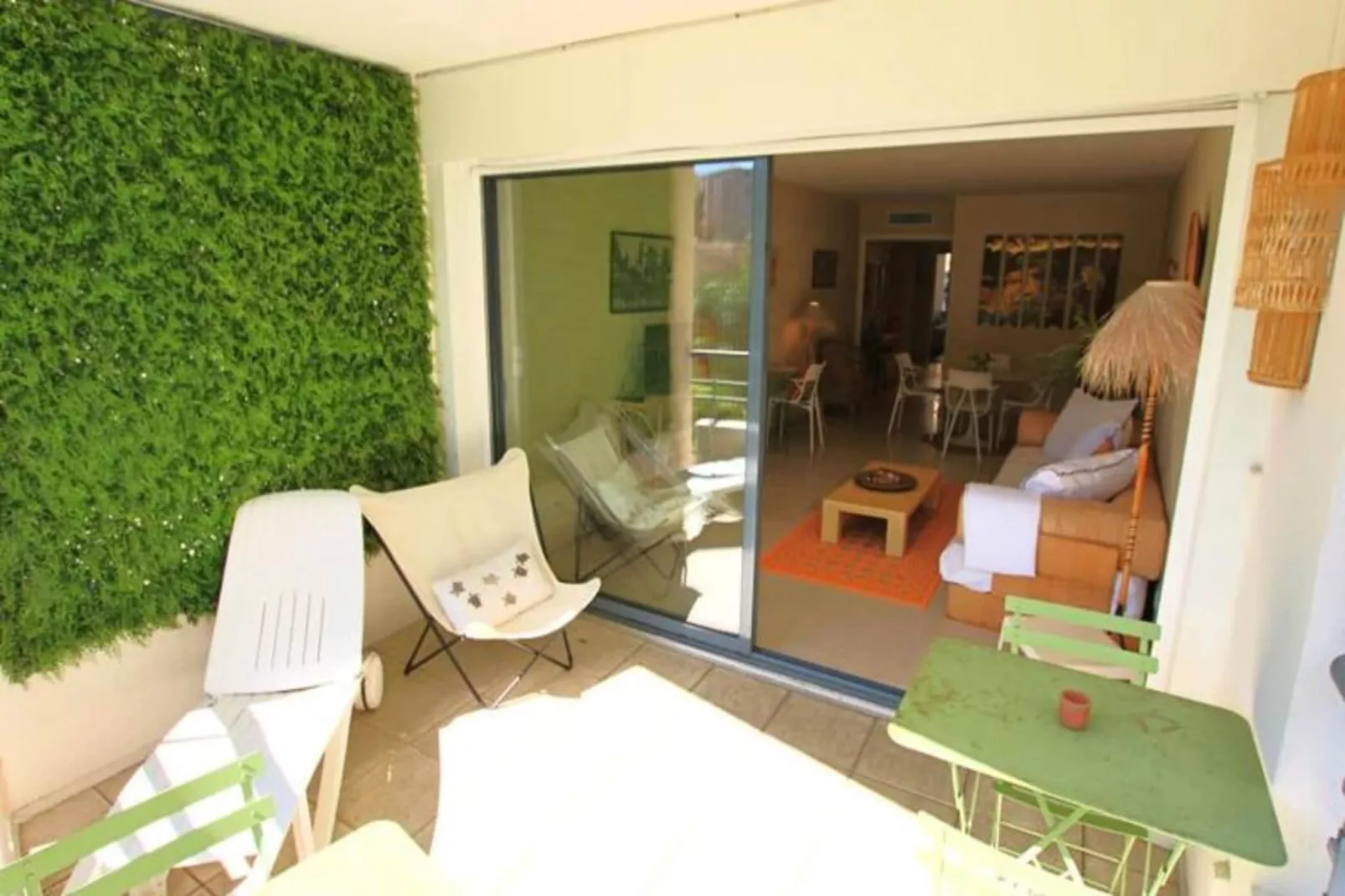 Résidence Appartement Rénové Avec 2 Chambres & Salle De Bain à La Décoration Raffinée-Salle de loisirs