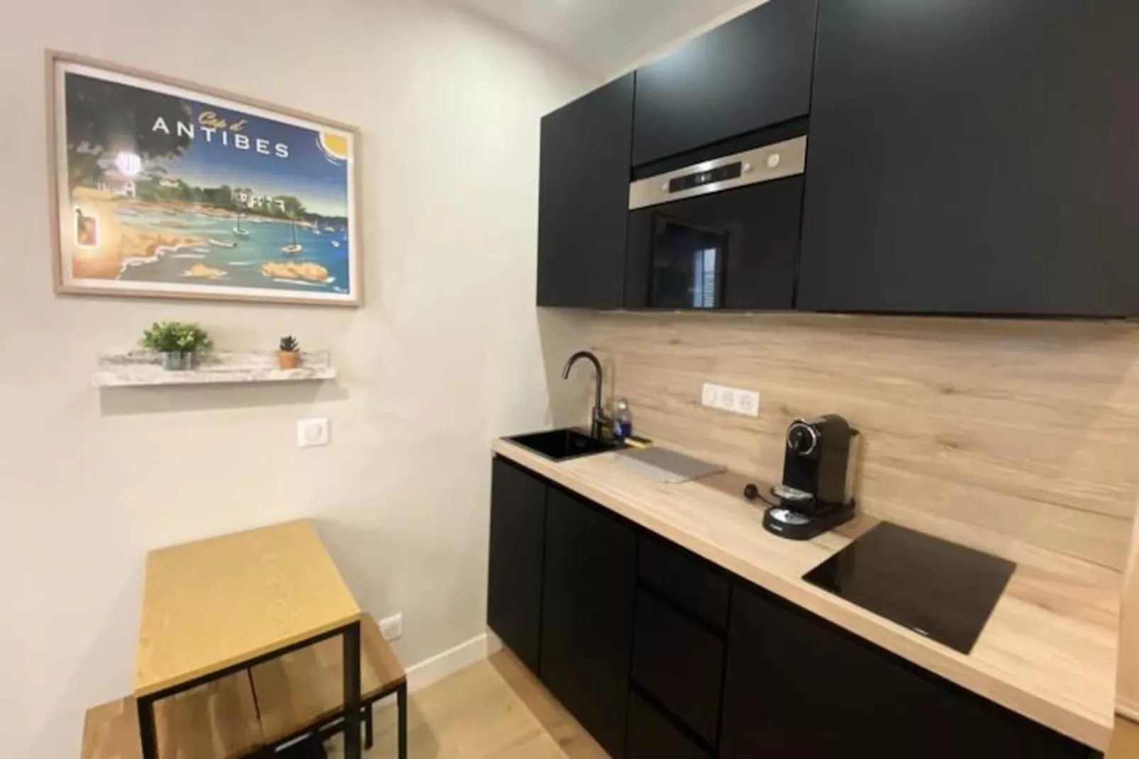 06ck : Studio Cosy Au Coeur Du Vieil Antibes-Image-tags.