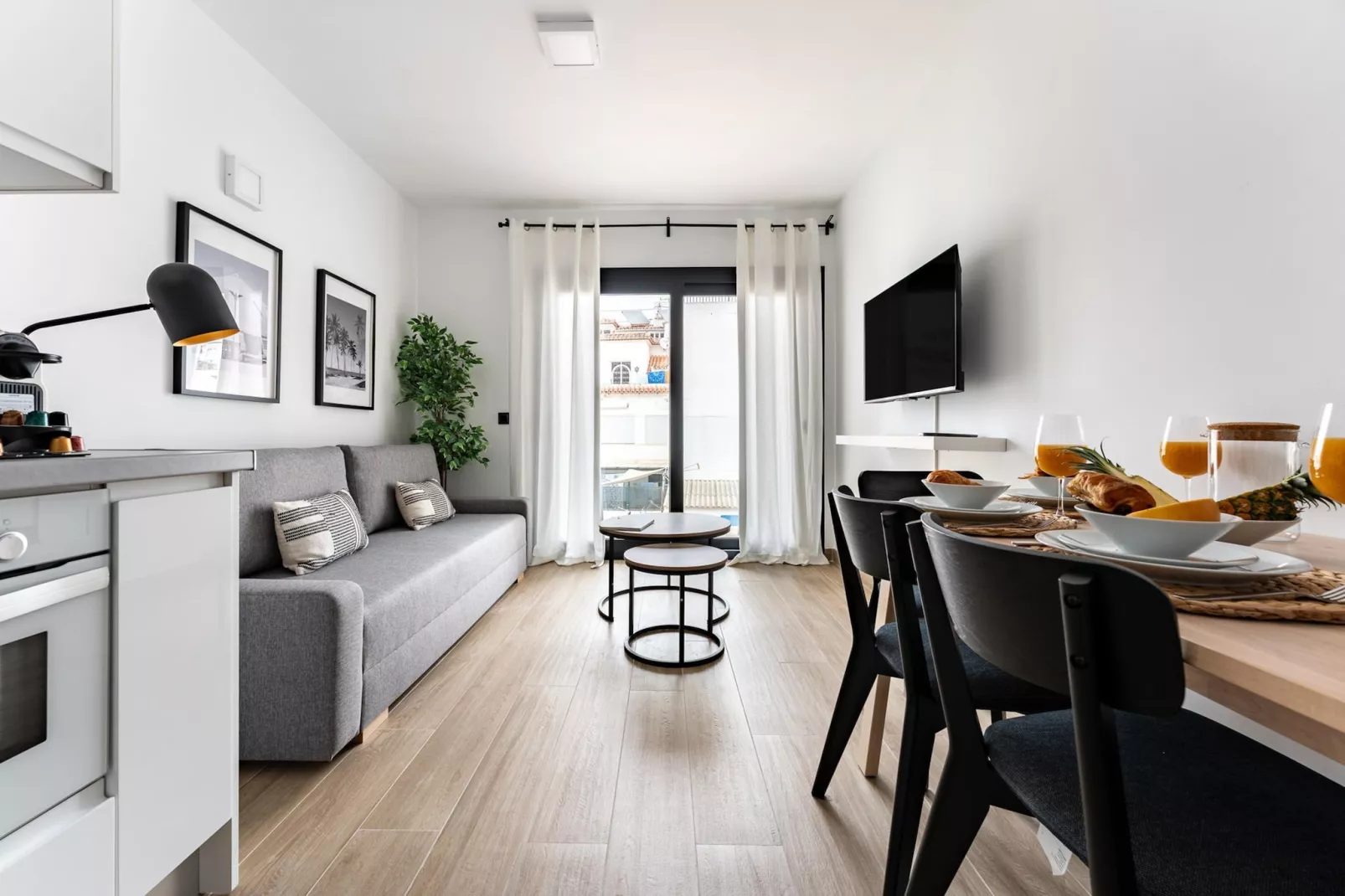 CT 326 - Faro's Fuengirola Prime Location - Boutique Apartment-Dining room