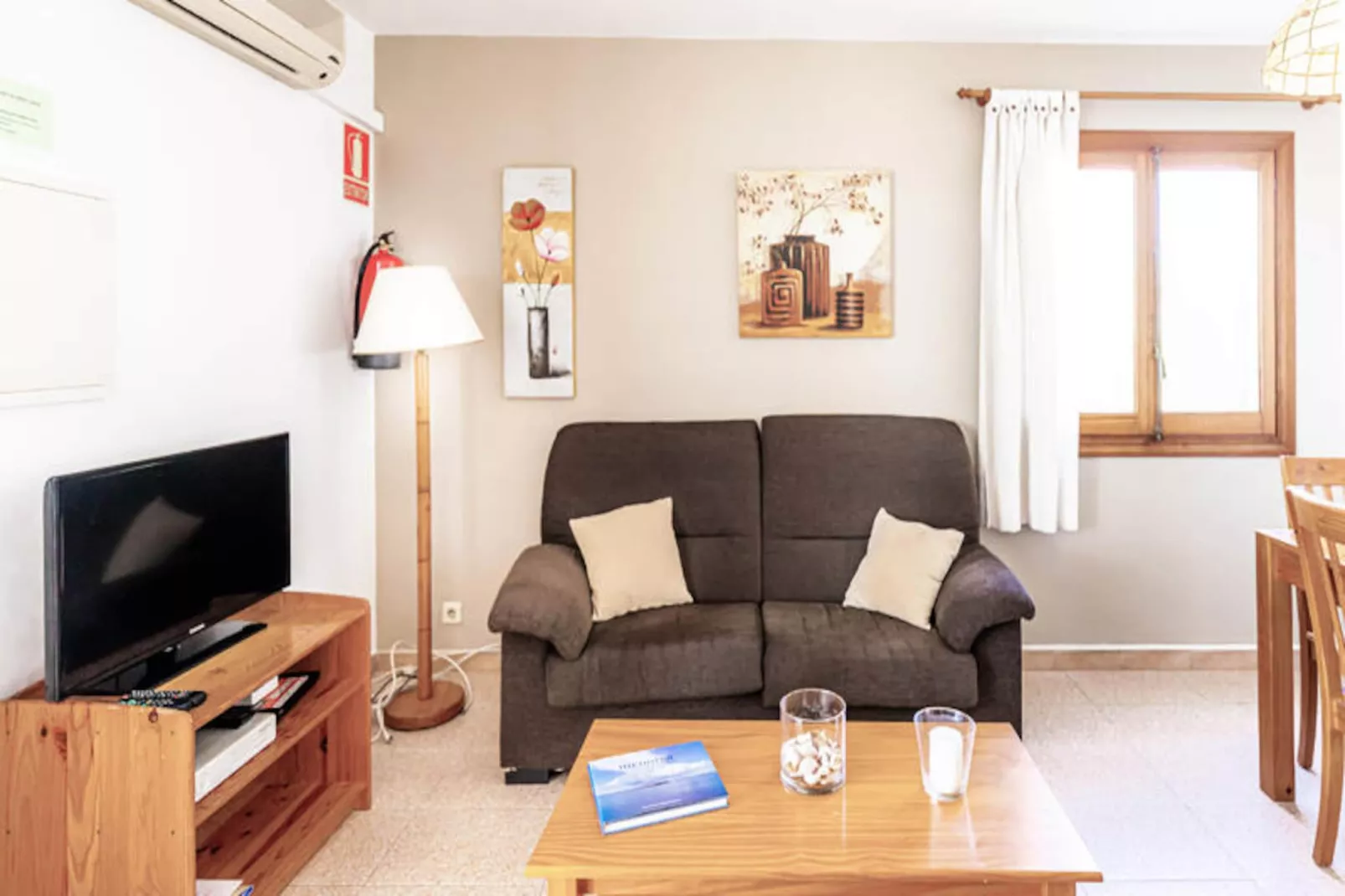 Maison à Son Bou-Image-tags.