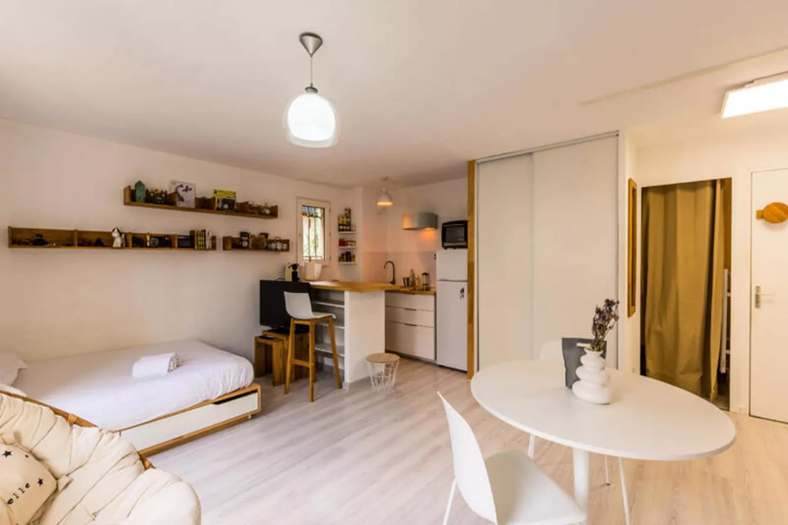 Studio à Montpellier-Dining room