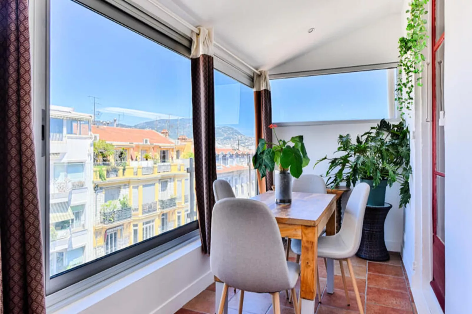 Appartements à Nice-Terrasse / balcon