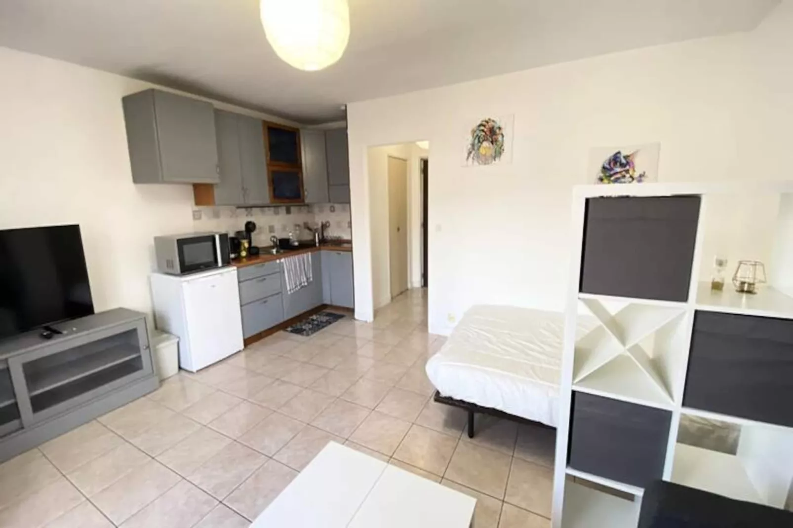 06bq : Studio &agrave; Deux Pas Des Plages-Image-tags.