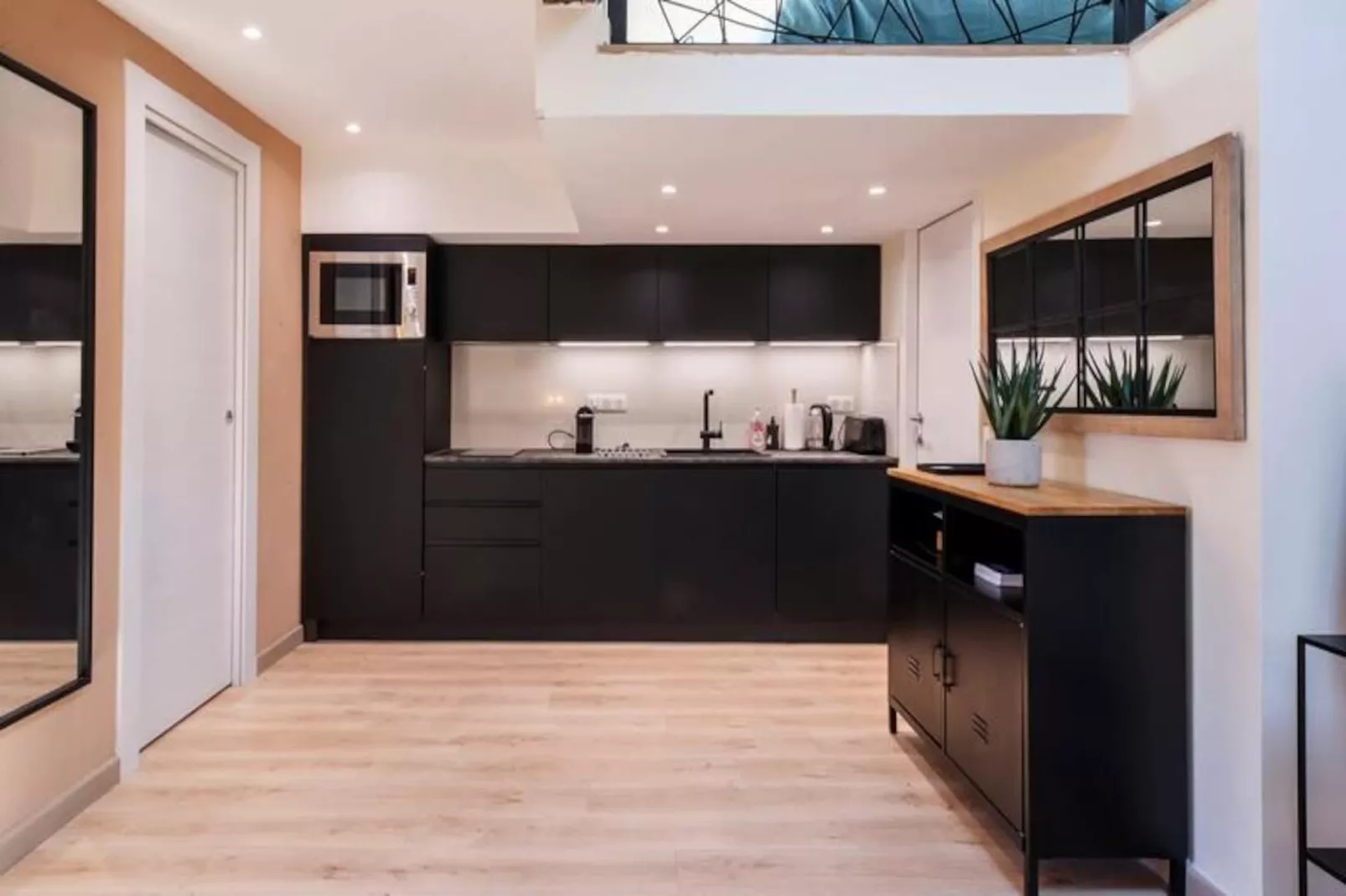 06a2 - Cœur Du Vieux Nice: Bel Appartement Rénové-Image-tags.