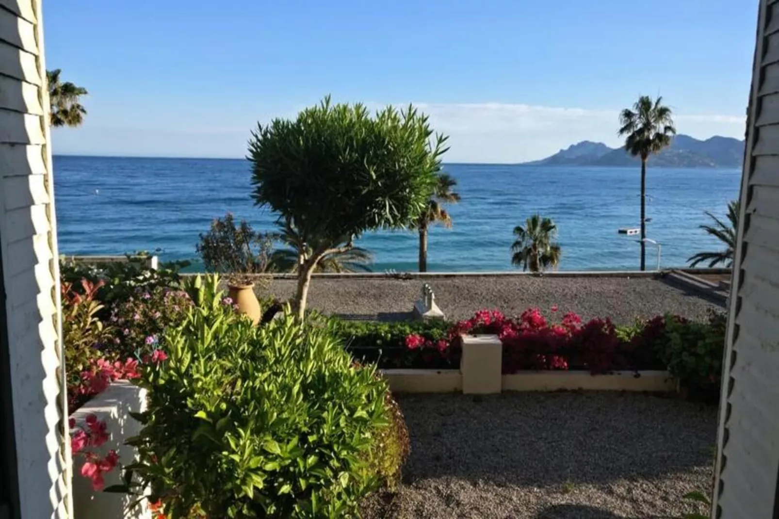 Résidence Appartement 145 M2 Face &agrave; La Mer / Acc&egrave;s Priv&eacute; &agrave; La Mer-Exterior in summer