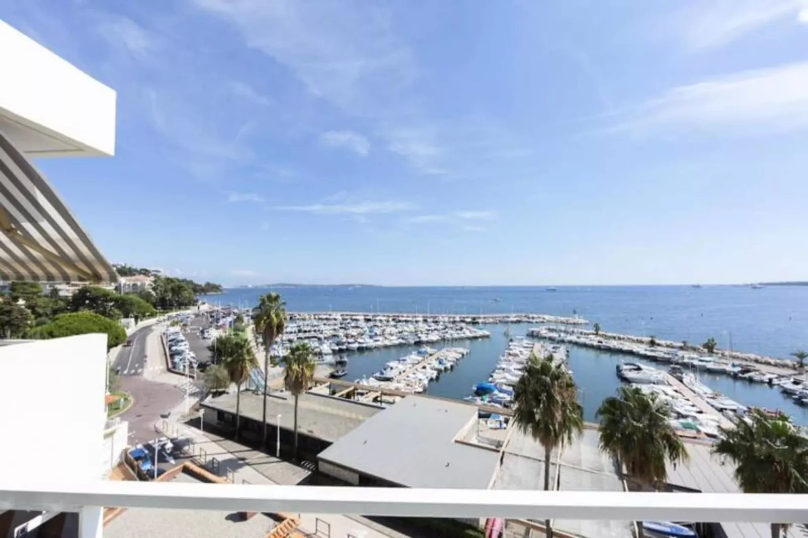 Résidence Appartement &eacute;quip&eacute; 70 M&sup2; Face &agrave; La Mer Dernier &eacute;tage Avec Magnifique Vue Me-Exterior in summer