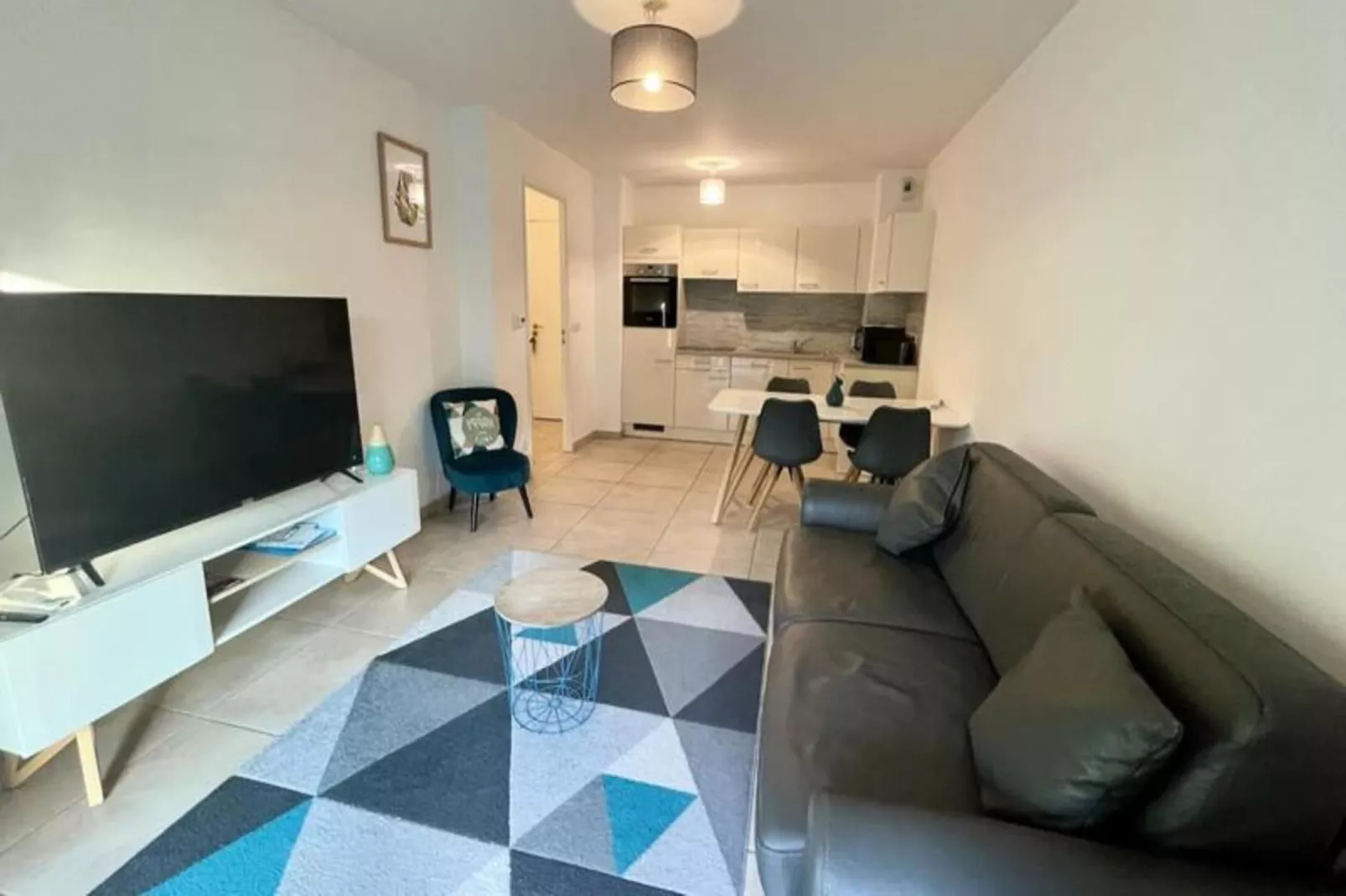 Résidence Bnb Renting Beau  2 Pi&egrave;ces Dans Un Immeuble Neuf Avec Piscine Avec Parking-Salon