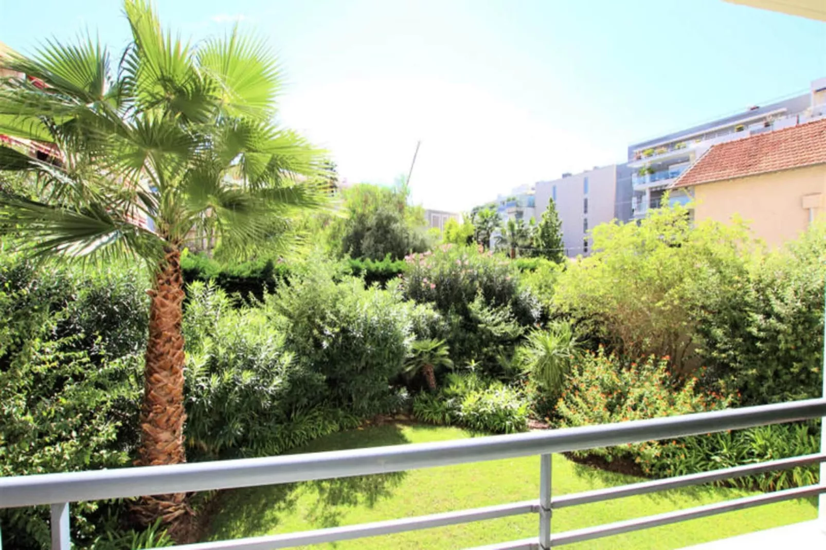 Résidence Appartement Rénové Avec 2 Chambres & Salle De Bain à La Décoration Raffinée-Salle de loisirs