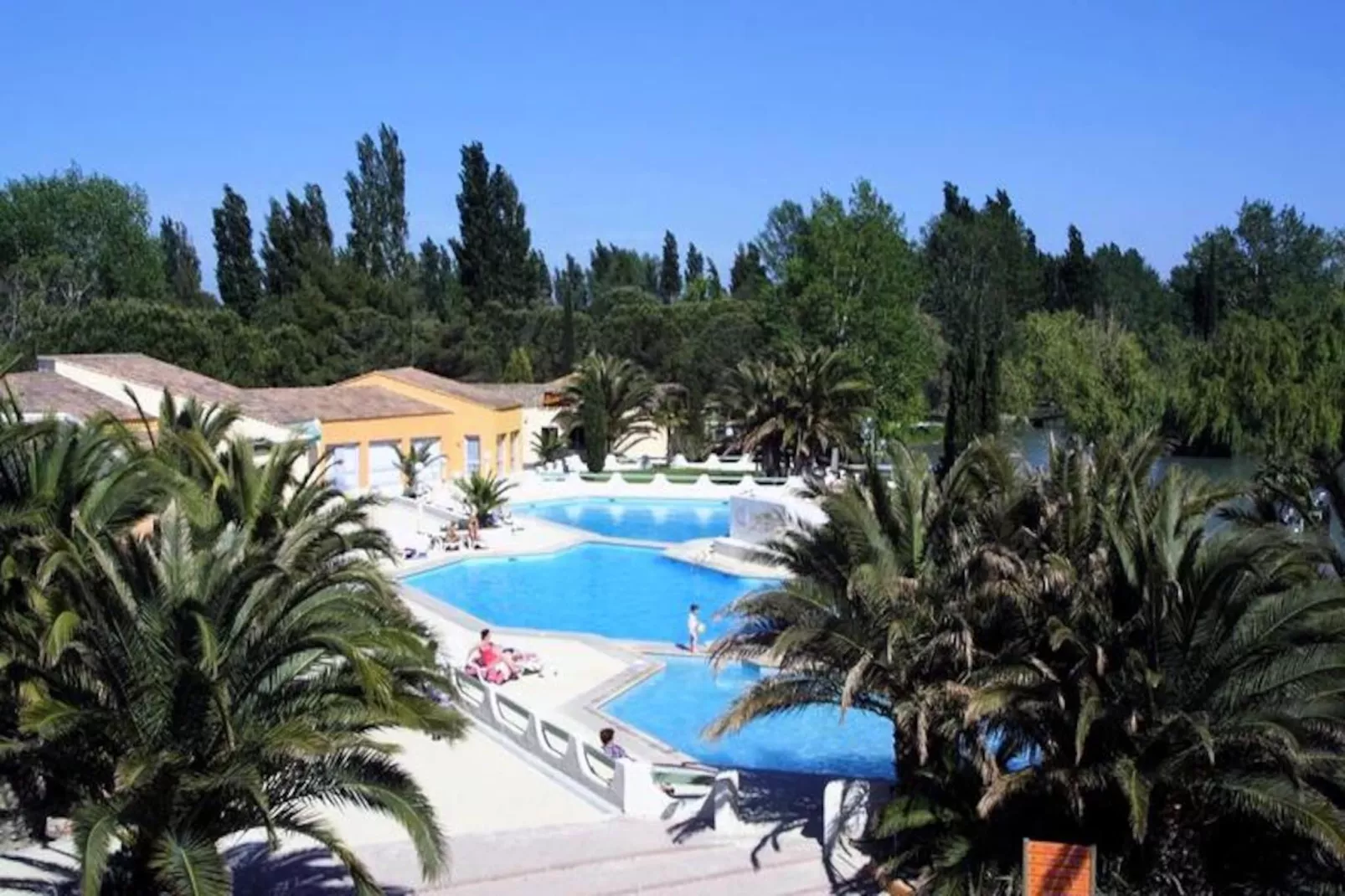 SOWELL Family Les Amandiers****-Image-tags.