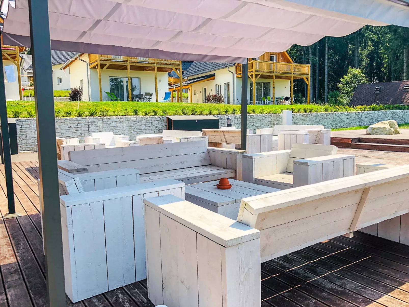 Lakeside Village 18 - Dedans