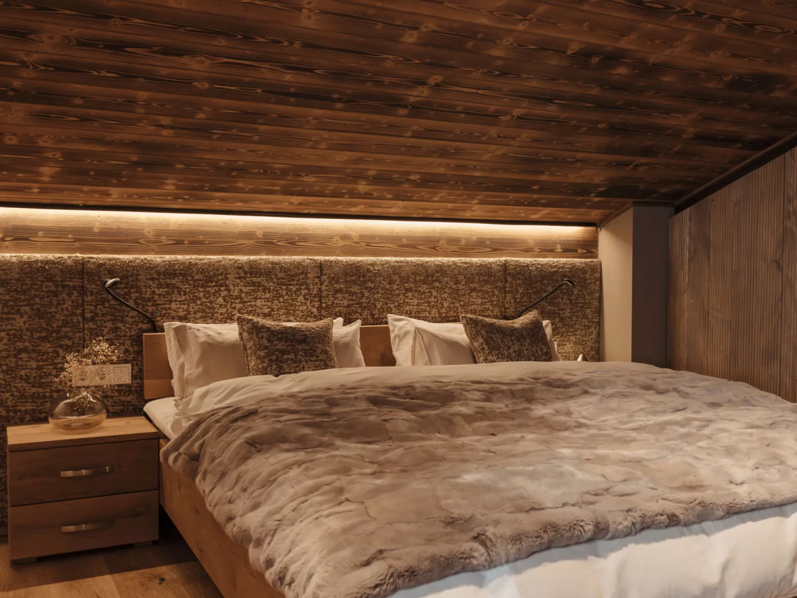 Royal Mountain Lodge-Inside