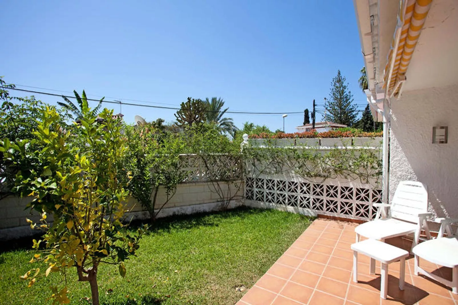 Maison à Marbella-Garten Sommer