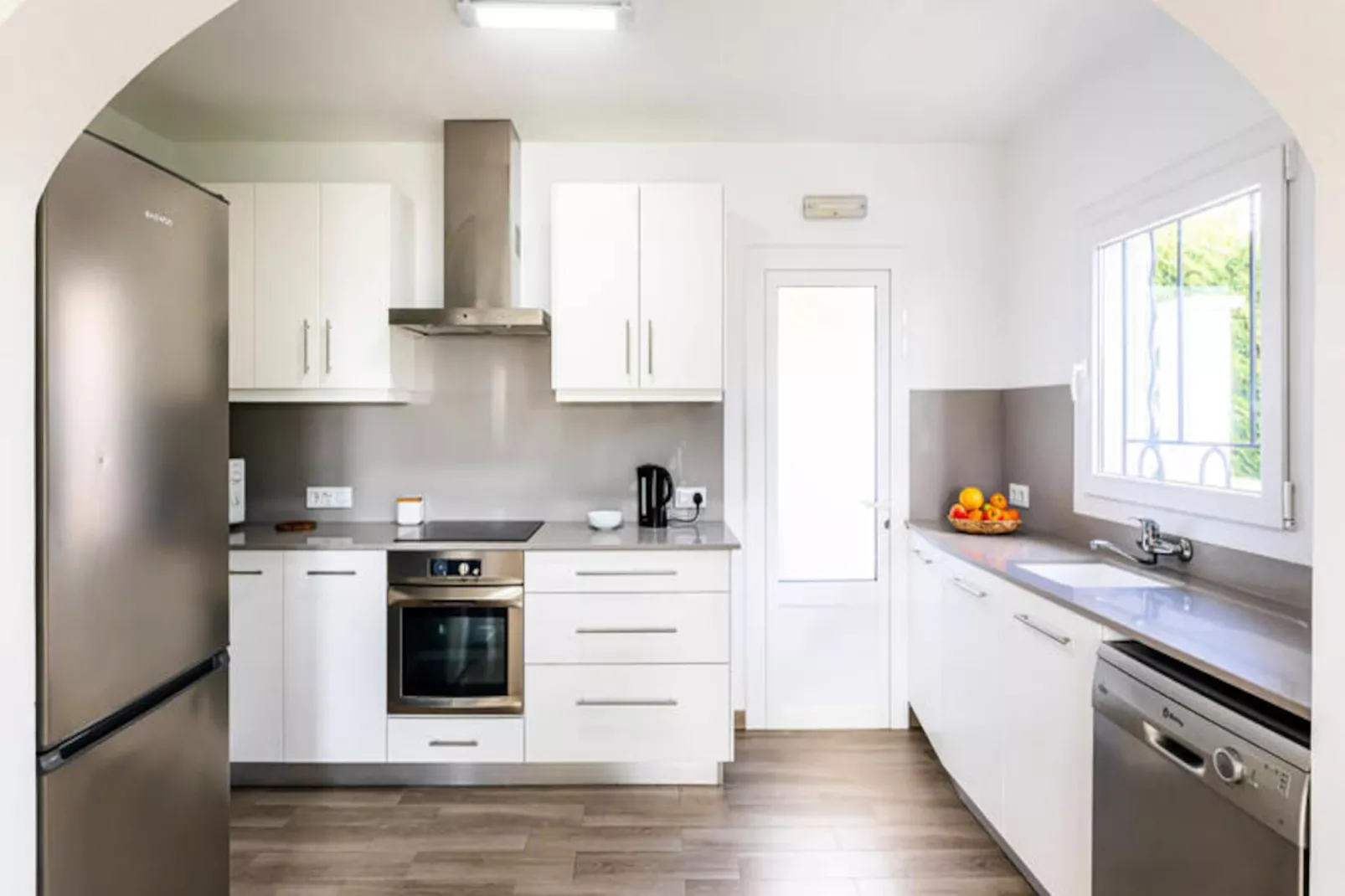 Maison à Son Bou-Image-tags.