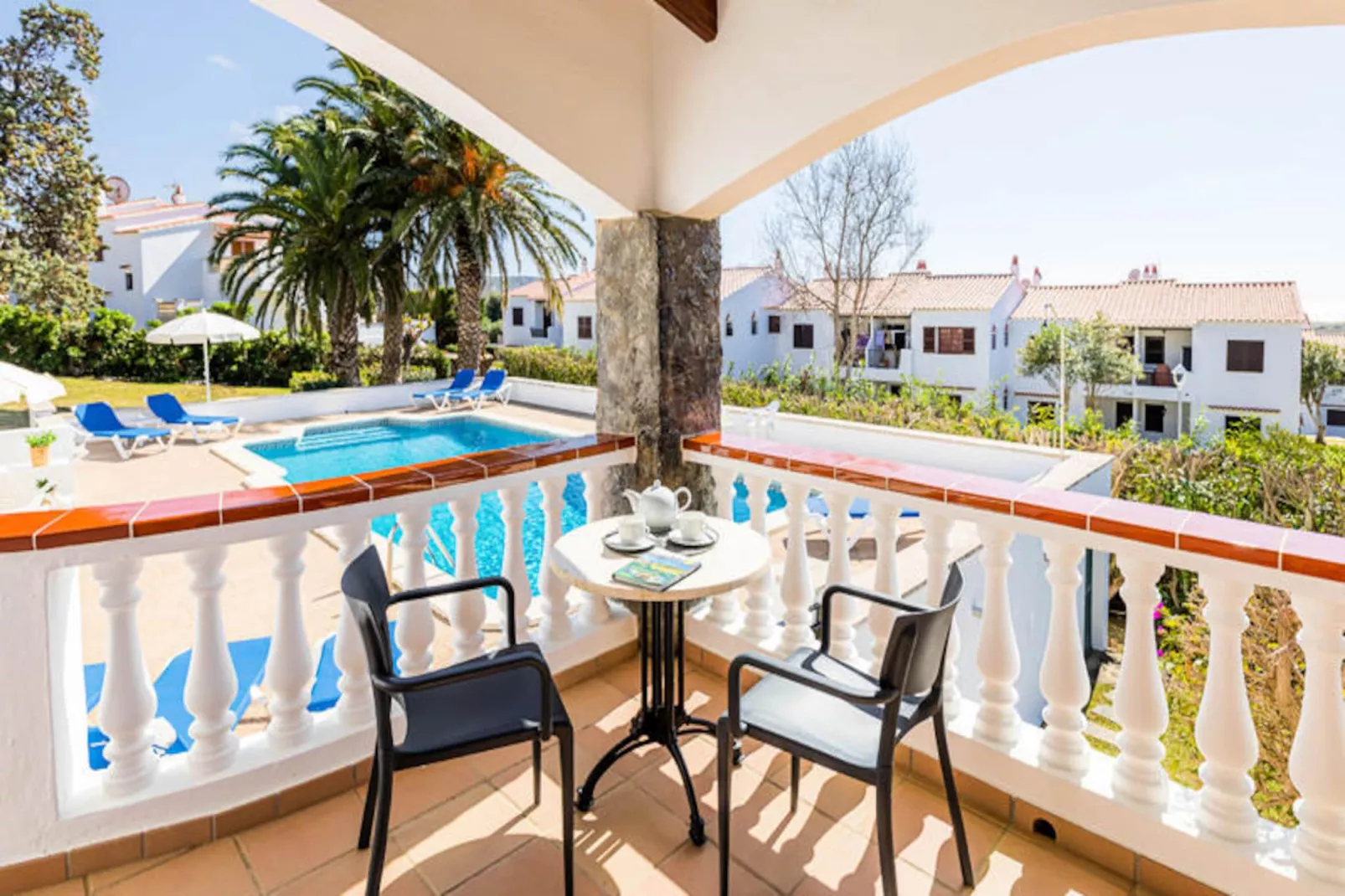 Maison à Son Bou-Image-tags.