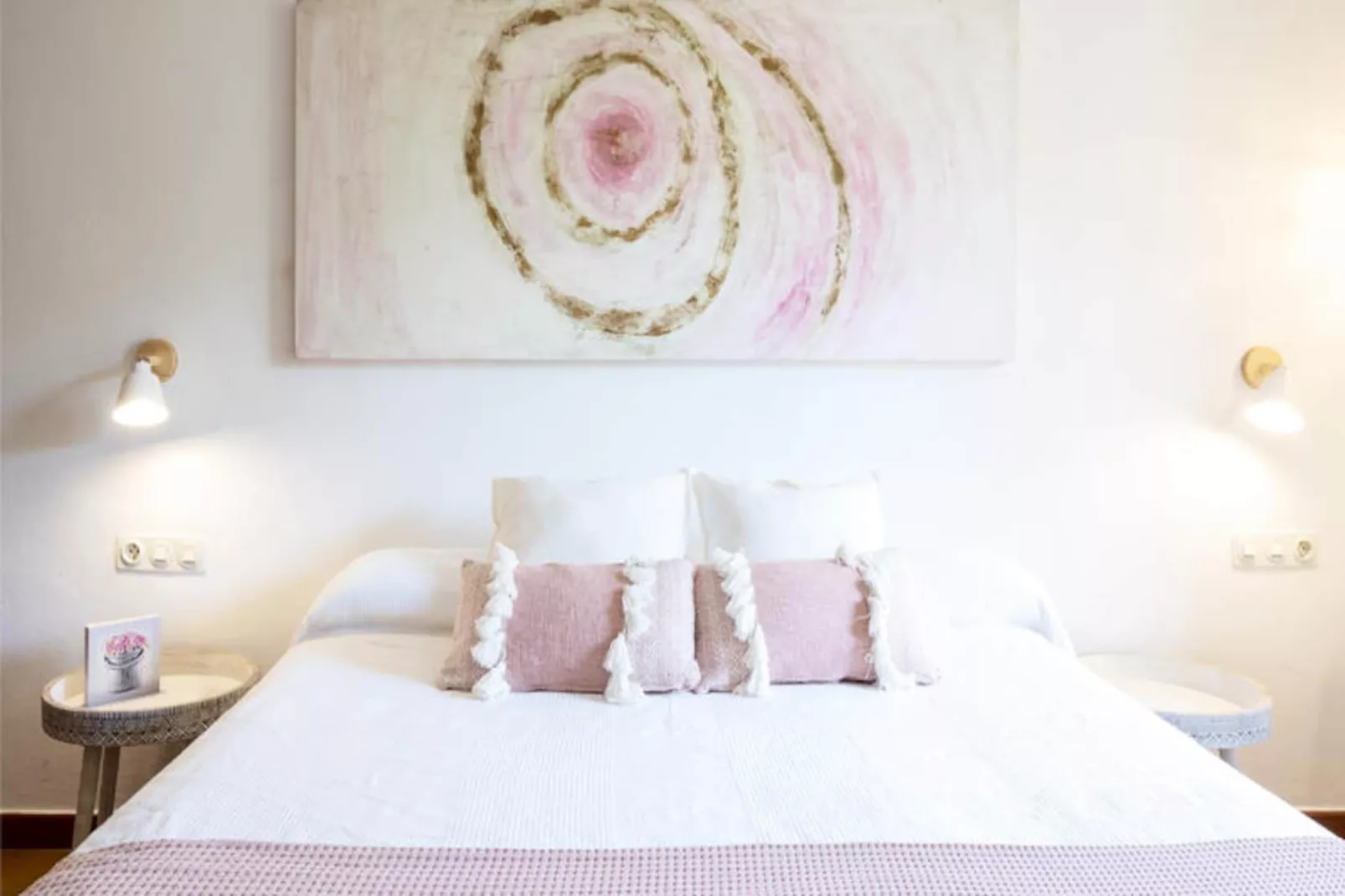 Maison à Son Bou-Image-tags.