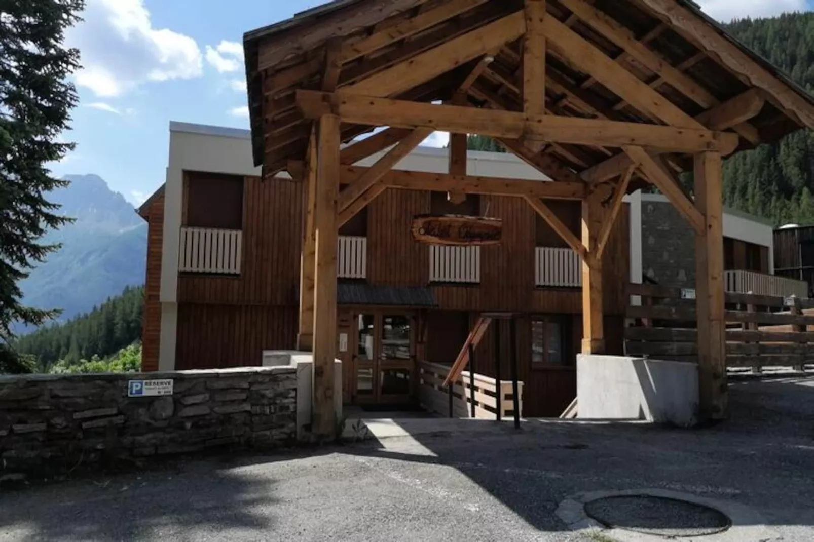 Chalet Olympic-Image-tags.