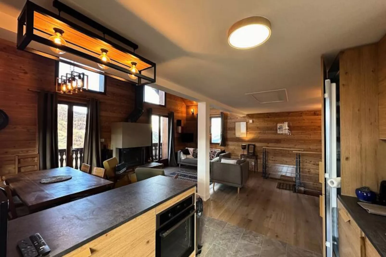 Chalet Emelthi-Image-tags.