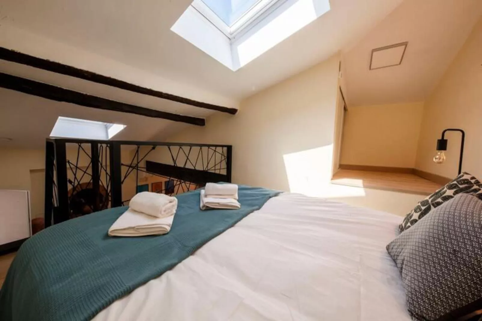 06a2 - Cœur Du Vieux Nice: Bel Appartement Rénové-Image-tags.