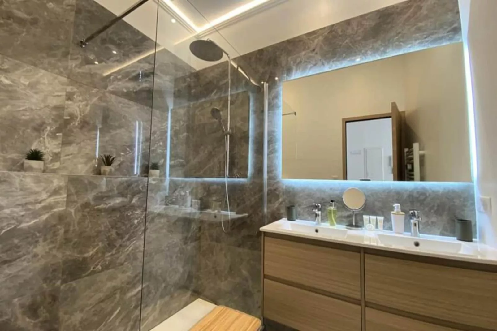 06cj : Bel Appartement Au Coeur De Cannes-Extérieur été