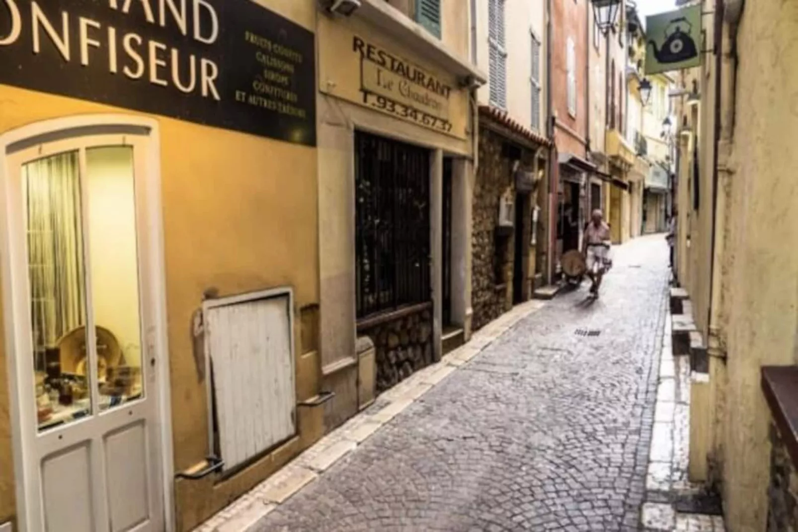 Joli Studio Climatisé - Vieil Antibes-Image-tags.