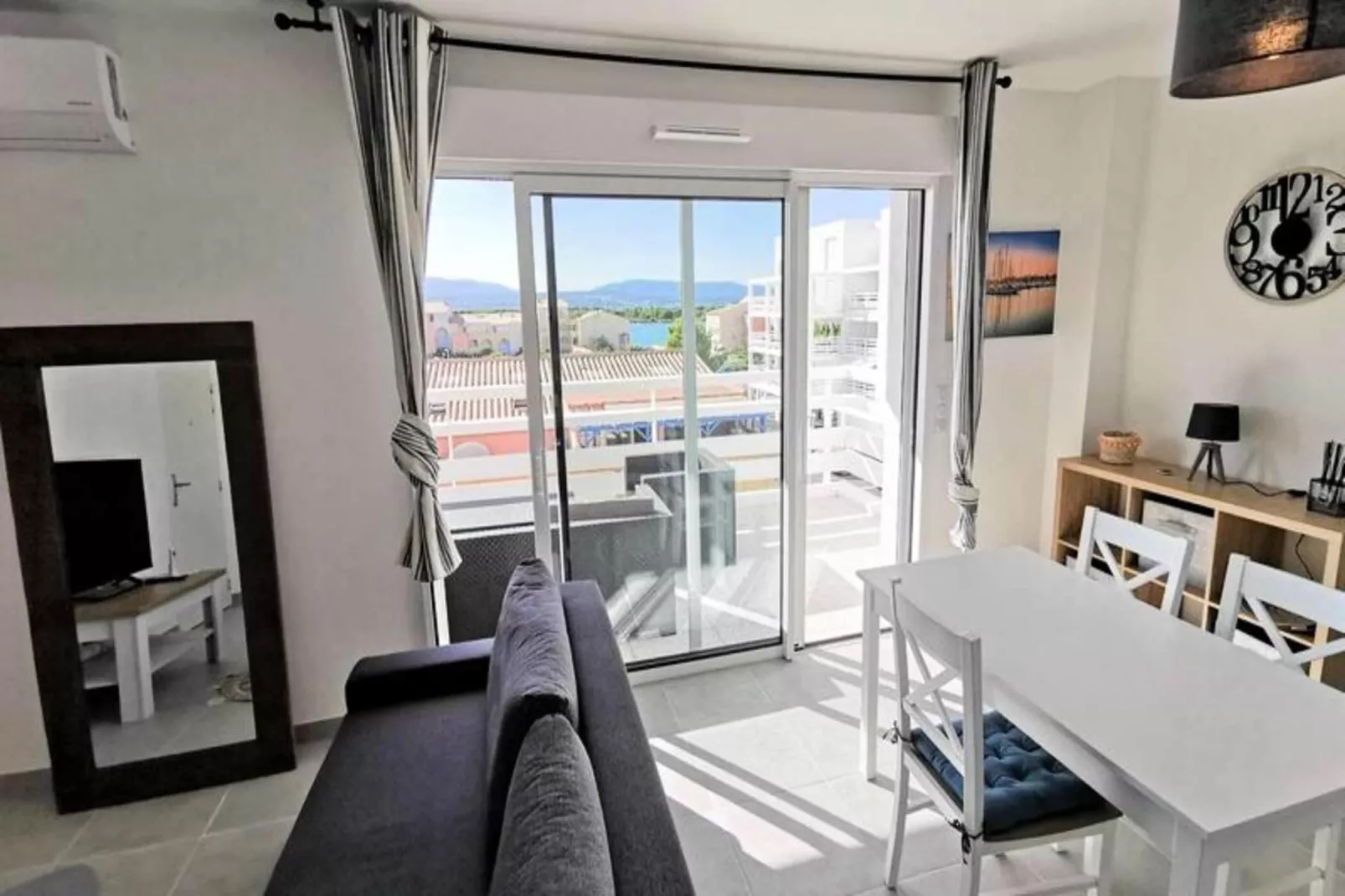 Résidence Les Voiles Blanches-Dining room