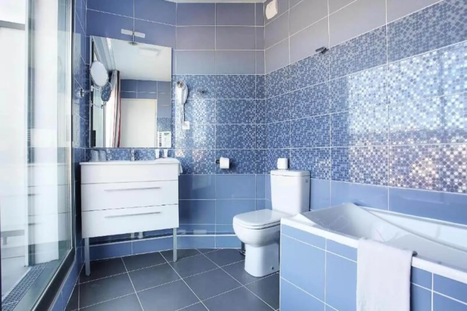 Appart'hôtel Odalys Prado Castellane-Bathroom