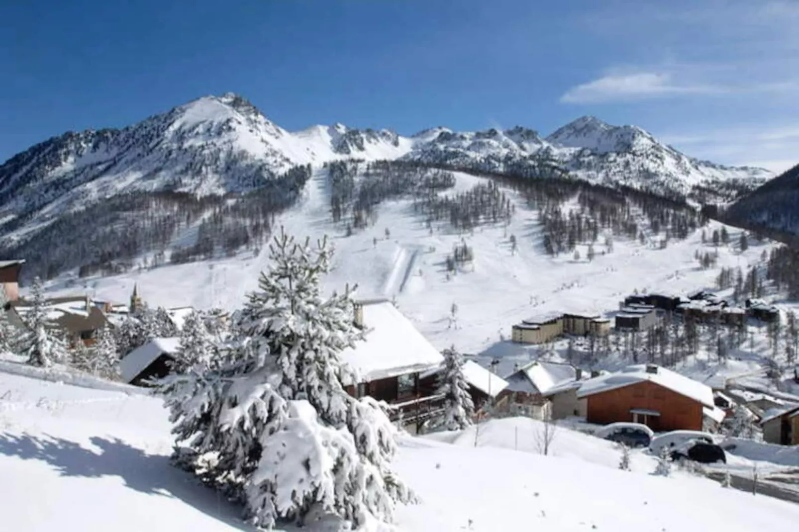 Chalet Carlines-Image-tags.