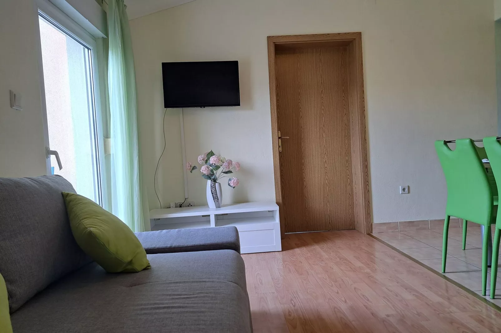 Apartment Penic-Living room